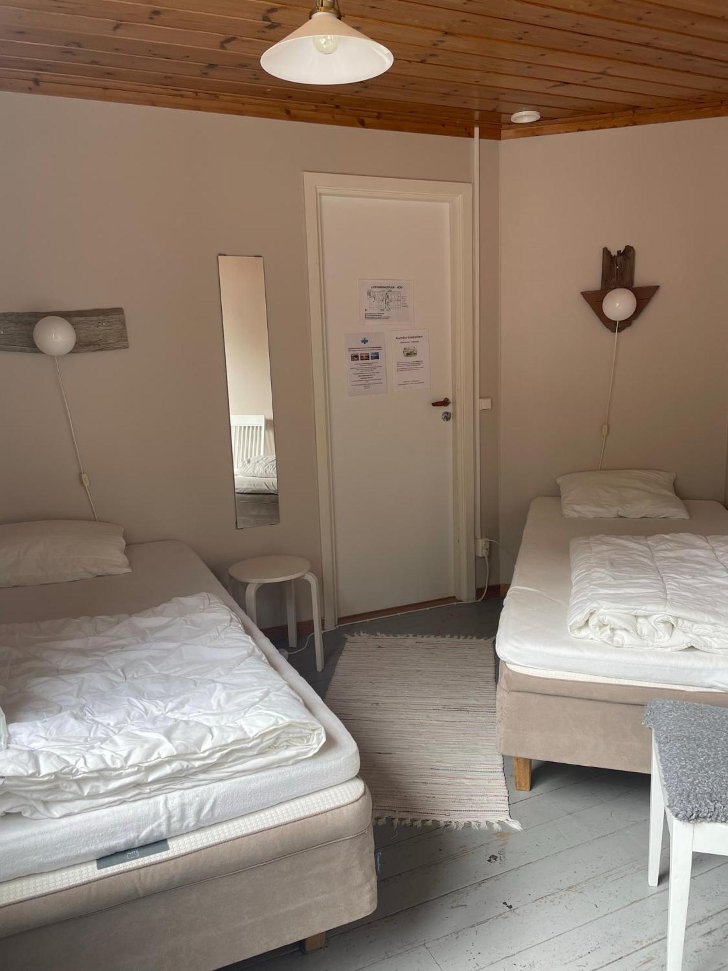 Kustnaera Vandrarhem Hamburgsund Bilik gambar