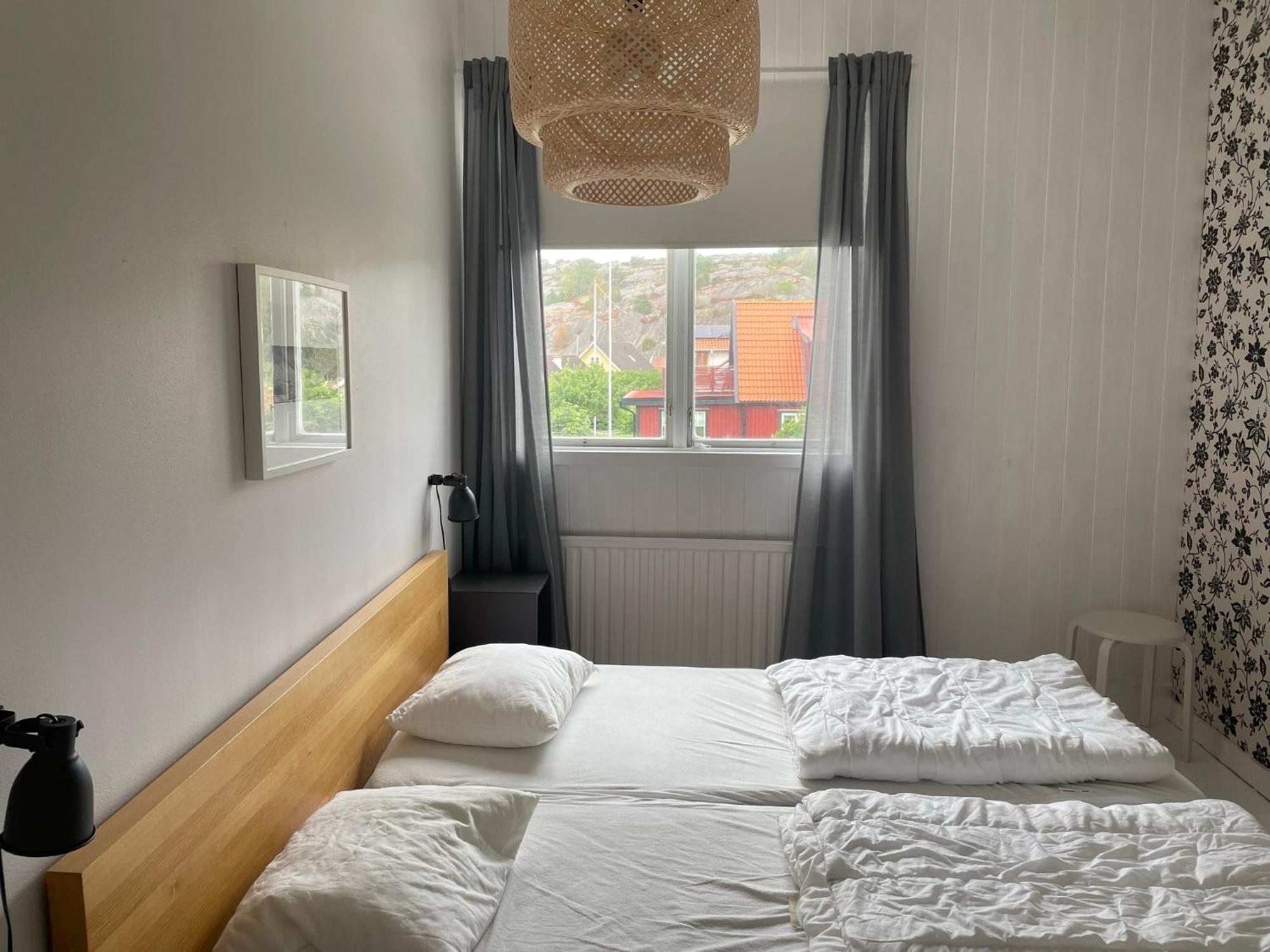 Kustnaera Vandrarhem Hamburgsund Bilik gambar