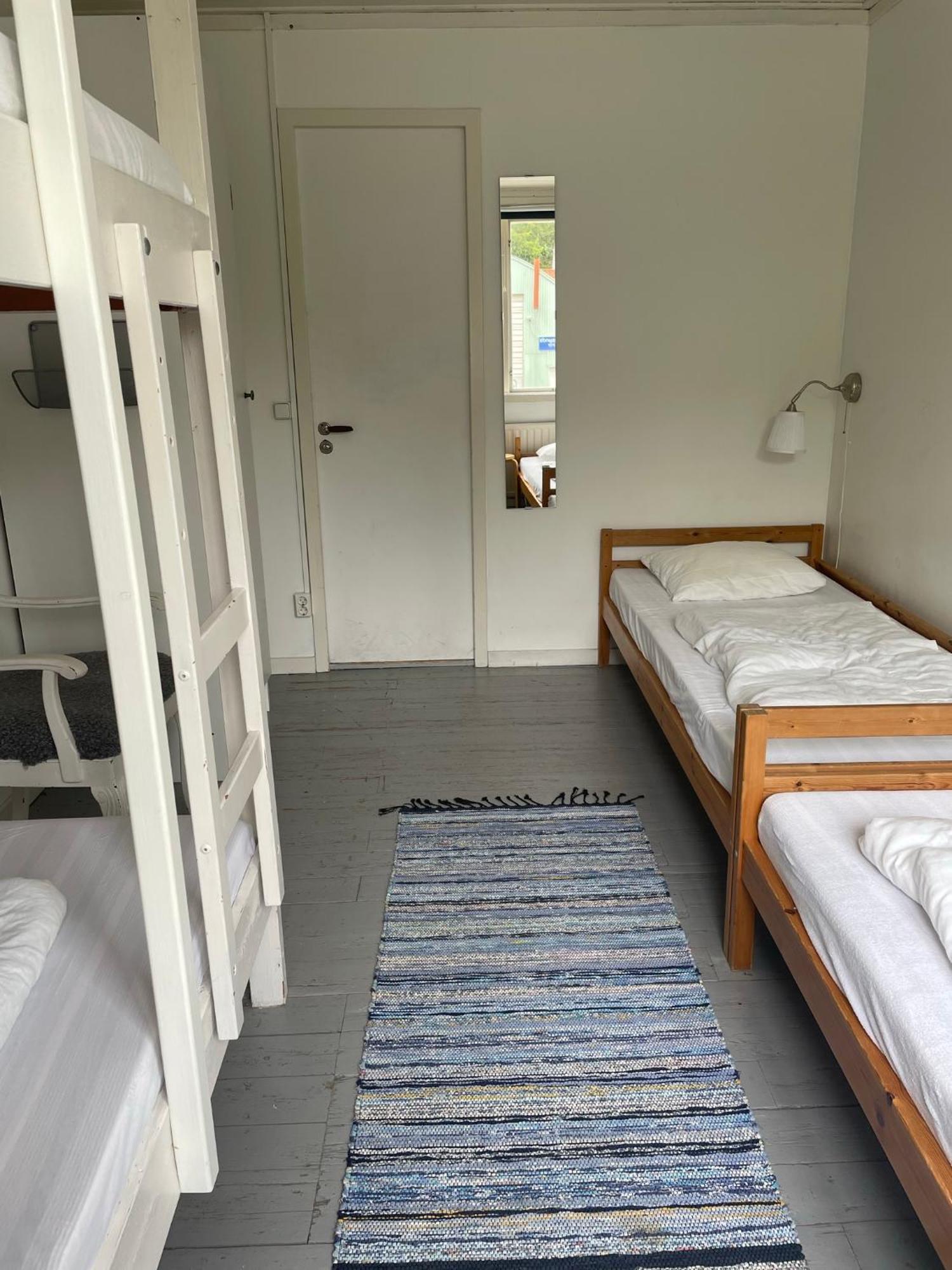 Kustnaera Vandrarhem Hamburgsund Bilik gambar