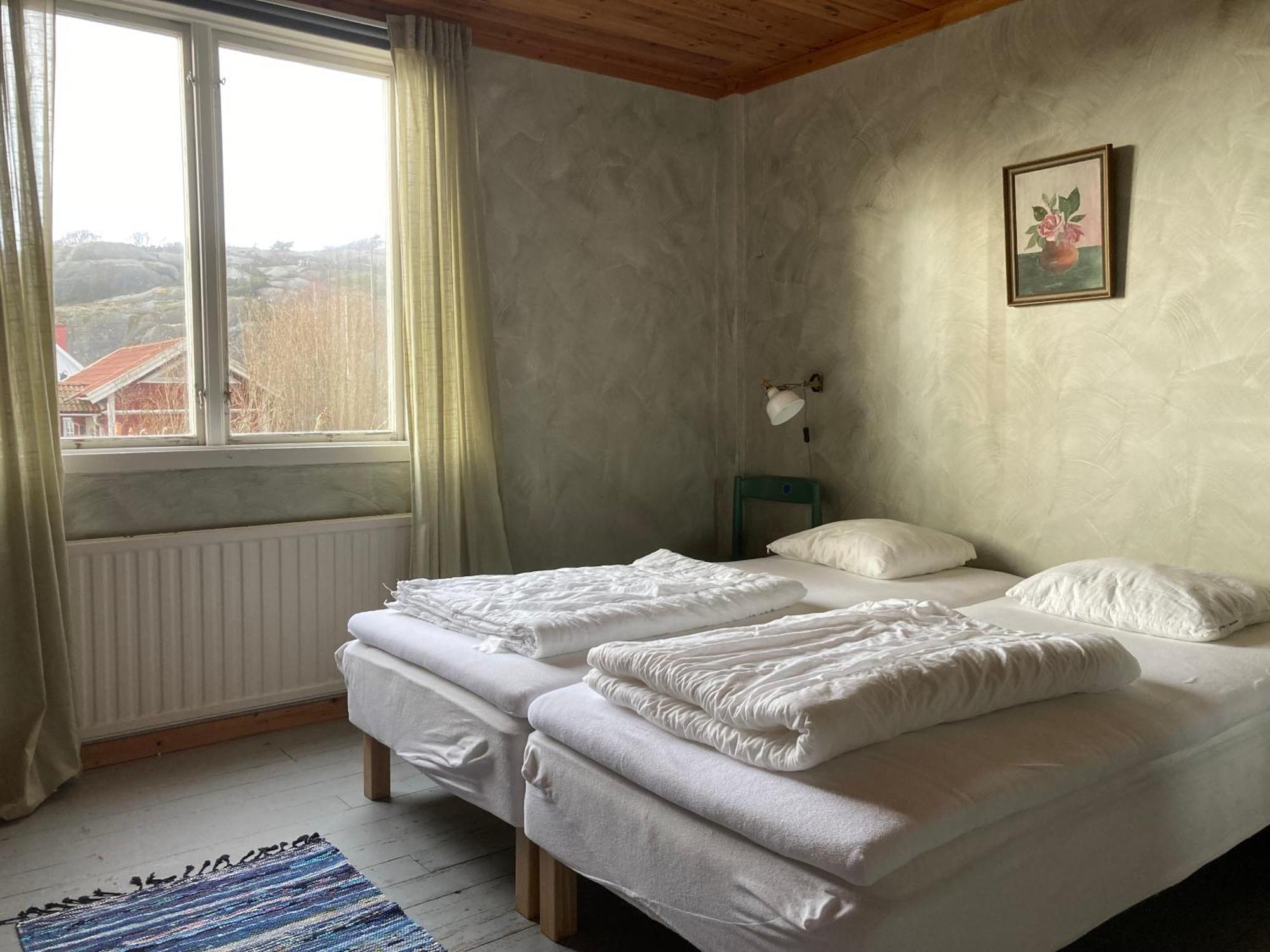Kustnaera Vandrarhem Hamburgsund Bilik gambar
